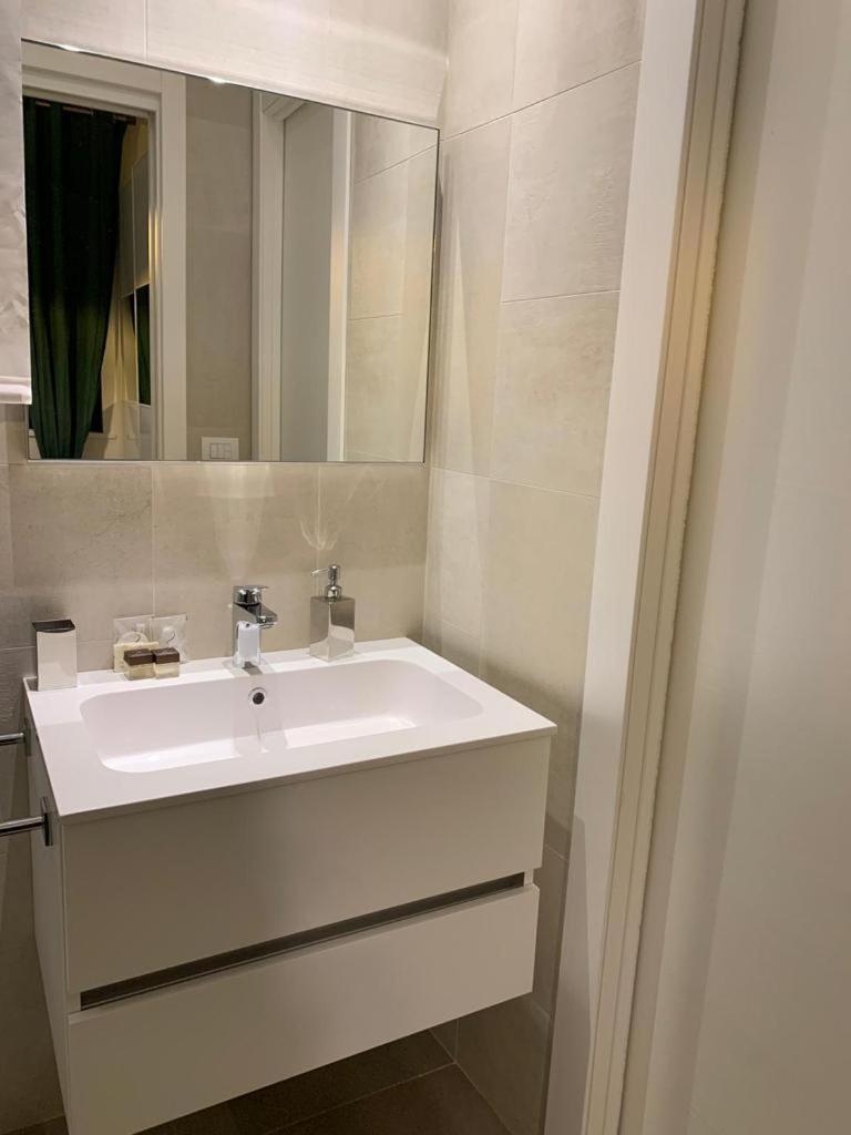Gatto Bianco Apartment Бари Екстериор снимка